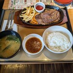 やよい軒 - 私が頼んだ、ミスジステーキ定食（税込1,490円）選べるソースは、おろしポン酢で…