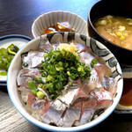 ぼら納屋 - あじ丼　あじをたっぷり載せた人気メニュー