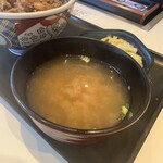 Yoshinoya - 味噌汁とお新香