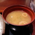 ニユートーキヨー 庄屋 - お味噌汁がついてきます。