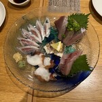 食彩Kikumizu - 鯵がお勧めだったので、刺身の盛り合わせに鯵を入れてもらう