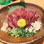 肉酒場 肉僧 - 赤身馬刺し 1,380円