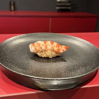 We offer nigiri and picks as a course! Enjoy Edomae style in Hamaotsu