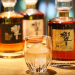 Dynamic Kitchen & BAR 響 - 味わって頂きたいお酒の中でも、店名の由来であるウィスキー響の『響30年』は世界の賞を日本で初獲得したウィスキーです。
