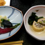 魚久 イートイン あじみせ - 魚久 イートインあじみせ 本店 定食に付く揚げ巻きしんじょうの小鉢と香の物