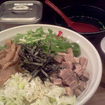 力 - 油そば(塩)大盛720円・玉ねぎ・スープ・ニンニク