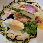柿の樹 - ▶︎彩々野菜を添えたスモークサーモン.タラコのサラダ
      野菜の爽快サッパリ感をベースに魚介類とソースの
      ポイントパンチが効いていて愉しい