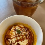 柿の樹 - ▶︎ココットで焼いたカボチャのケーキカラメルソース
      ▶︎アイスティー(アールグレイ)