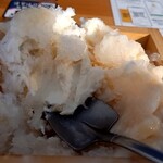 キワジ - シャベルスプーンで掘ると、アイスがでてきました。