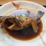 松月 - カサゴ煮魚