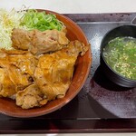 肉のヤマ牛 - 炙り豚丼（中）590円