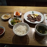 炭火焼肉・韓国料理 KollaBo - 