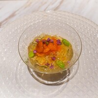 ISSEI YUASA - そら豆のパンナコッタに噴火湾の毛ガニ、ムラサキウニ、枝豆のジュレ