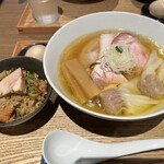 らぁ麺 紫陽花 - ラーメン＋鶏肉の混ぜご飯