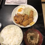 森の茶屋 - チャーシュー定食900円