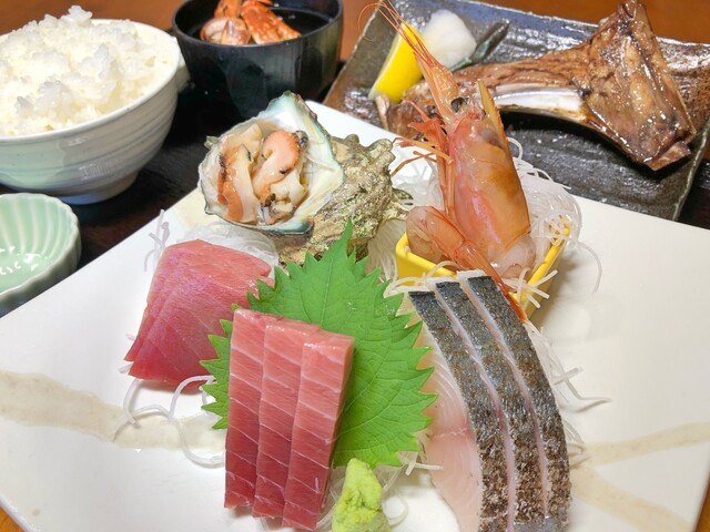 三崎「魚市場食堂」>