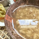 ファームーン - 軽食の茶粥に映る夏の日差しがきれい