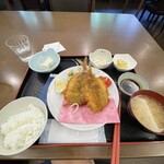 六本松食堂 - アジフライはたっぷり二尾、味噌汁はアラ入り、ごちそうさまでした。