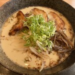 阿波らーめん 一徹 - あぶり豚骨ラーメン（中）