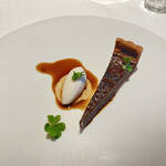 レストランディファランス - 鮎のタルト、アーモンドミルクアイス、珈琲のソース