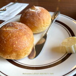 Homer - パン１人前 2個にバター1切れ