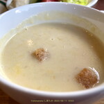 Homer - 玉ねぎの甘みたっぷりのスープ（これも30年変わらない味）