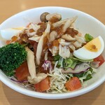 Gasuto - 蒸し鶏とキノコのサラダ(S) 450円