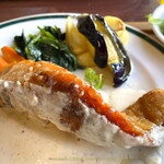 Homer - サーモンのボリュームが大！ でも味はしっかり 粒マスタードソースはぬけるような爽やかさ♪