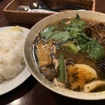 夜のスープカレー屋さん - ベジタブルカレー＋牛タン＋スープとご飯大盛り