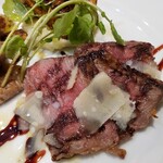 トラットリア・アルベロ - 黒毛和牛のサーロイン　タリアータ仕立て