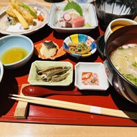 対馬のどぐろとイカ活き造り 博多 魚蔵 都ホテル店 - 