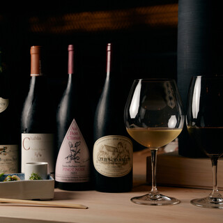 Enjoy "Sushi x Wine" casually. Can also be used at Izakaya (Japanese-style bar) late at night ◎