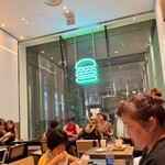 SHAKE SHACK - 店内その1♪