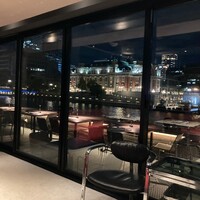 TOSA - 店内からも開けたリバービュー。