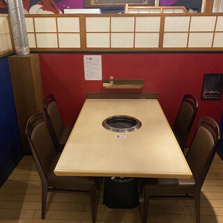 2名～4名様（半個室テーブル）