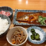 Nikudoufu To Remon Sawa Taishuu Shokudou Yasubee - サバ味噌定食　付け合せのマグロまで美味しかったです