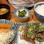 肉豆冨とレモンサワー 大衆食堂 安べゑ - 本日の刺し身定食　かつをたっぷり１４００円位のお値段