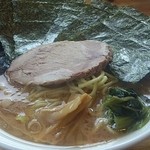 福の家 - ラーメン中盛り、海苔追加。