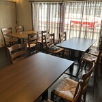 Makigama Pizza&Kunseibar Kemufar - 店内2階