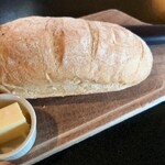 山のレストラン - パン、周りザクザク、なかモチフワ。一人前がこの大きさ！
