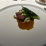 レストランディファランス - 黒毛和牛とジュのソース、ムール貝のクリームソース、エゴマの葉、枝豆