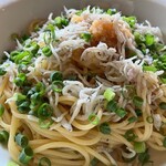 Definitely Japanese-style pasta with shirasu and grated shirasu