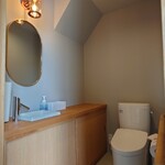 BISTRO&CAFE UN - トイレのランプは外灯と同じデザインでした。