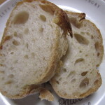 ブーランジェリー メゾン ユキ - 切り出した様子