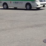 双葉食堂 - バスがやって来ました