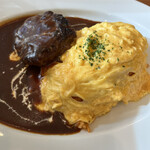 須田町食堂 - ハンバーグ＆デミグラスオムライス１５１８円。オムライスの中のチキンライスは、チキンではなくビーフを使いてあり、とても美味しかったです。全体的に作り置き？？