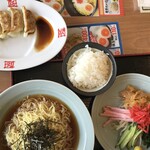 おおぎやラーメン - 冷やし中華の麺＆具、さらに餃子と半ライス