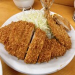 とんかつ山家 - ロースかつ定食（850円税込）、あじフライ（200円税込）