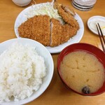 Tonkatsu Yamabe - ロースかつ定食（850円税込）、あじフライ（200円税込）