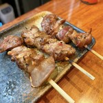 伊勢元 - もつ焼きおまかせ5本②（580円税込）